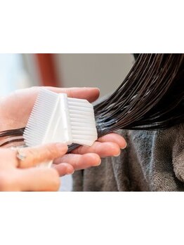 白髪を生かすスタイルをご提案。大人女性特有のお悩みも汲み取りりますので、お気軽にご相談ください。