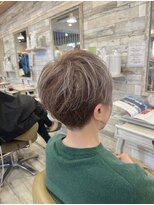 フゥカ 売市店(fuka)&nbsp;白髪ぼかし×ハイライト×ショートスタイル