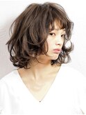 エアリーミディ/外ハネボブ/ダークアッシュ/大きめカール/20代