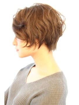 レウナ 外苑前(Reuna) 30代・40代に人気トップふんわりニュアンスショートパーマ