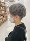 ハイトーンカラーのハンサムショート