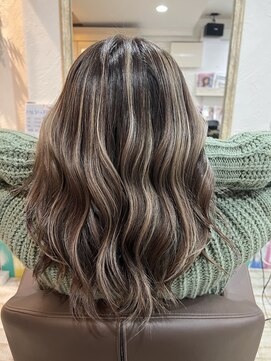 ザブリッジ(the Bridge) セミロング×グレージュハイライト