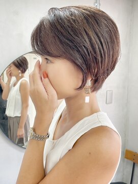 ルーファス メグロ(Ruufus Meguro) 赤みブラウンの大人ショートボブ【Ruufus】