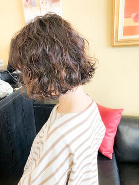 ページボーイ美容室 [お客様スタイル]根元から自然なボリューム、ウェーブボブ