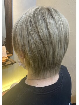 シェルビー 新宿(SHELBe) フェザーパーマ×アッシュベージュ［ヘッドスパ/白髪ぼかし]