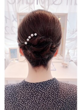 アマレット 東京駅八重洲店(amaretto) 夜会アレンジねじり編み入りスタイル