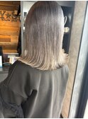 肩レングスの切りっぱなしボブ