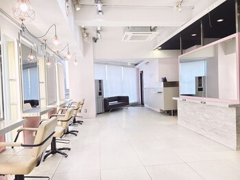 ユーフォリア エヌ 池袋サンシャイン通り店(Euphoria +n)の写真/初めてでも安心◎『丁寧なカウンセリングが人気』話しやすい雰囲気でずっと通いたくなるサロン♪