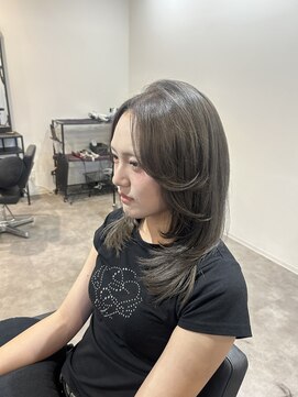 ナンバー(number+) ミディアムヘアザクザクハッシュカットオリーブグレージュ