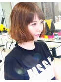 クセ毛風ゆるパーマ×ワイドバングの王道ボブ