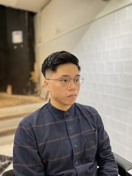 メリケンバーバーショップ フクオカ(MERICAN BARBERSHOP FUK) かき上げヘアショートレイアーくせ毛風パーマコンマヘアS83