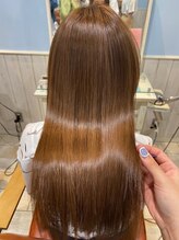 【酸熱トリートメントの手順１】髪の毛のコンディションを整える最高級のシルクシャンプーでベース作り♪ 