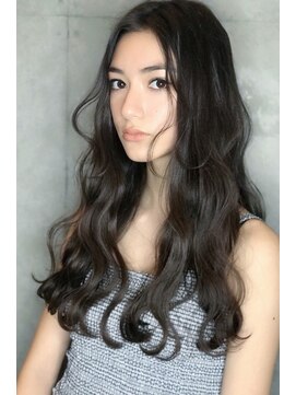 リークフー(Ree cu fuu) 10代20代30代40代 センターパートのロングウェーブヘアー　藤沢