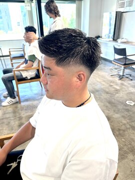 ザ オーダー(THE ORDER) フェードカットスキンフェードフェザーアップスタイル