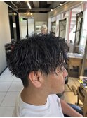 ツイストスパイラルパーマ　センターパート　マンバンヘア　眉毛