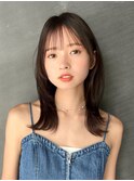 ミディアムレイヤーカットオリーブベージュワンカール外ハネ