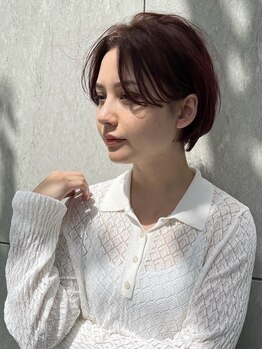 フィート 青山店(FEAT.)の写真/顔周りのニュアンスで小顔に魅せる「小顔かわいい」。繊細なカットで「美シルエット」を創り出す。[青山]
