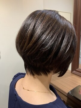 ハンナ(hanna) 大人女性的丸みショート