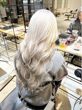 リムレス(LIMLESS) ミルクティーベージュホワイトダブルカラーブリーチ新潟万代