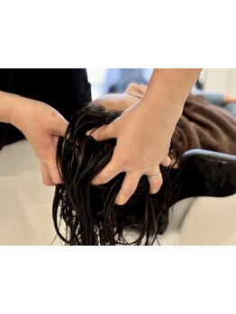 by kiitosではマッサージの資格を持つ専任のスタッフが担当◎頭皮コンディションに合わせた施術をご提供☆