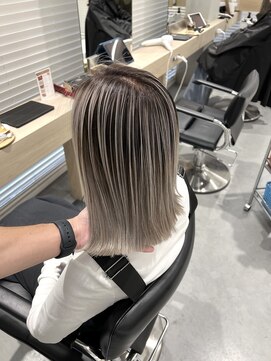 ヘアスペース リズム グリーン(Hair space Rizm green) 透明感×立体感！大人のためのバレイヤージュ