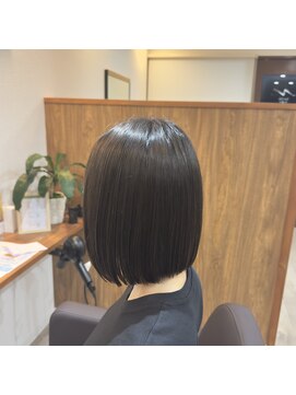 ナガレ(流 na.ga.re) パツッとボブ