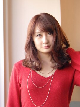 バグ 恵比寿(Bug) コケティッシュ×斜めバング×伸ばしかけ×カール×重めスタイル