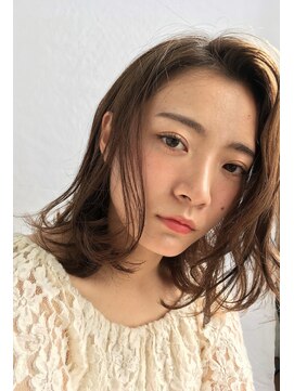 チェルシー 表参道 学生限定 シースルー感を出すには「パーマで髪の中間を動かす」