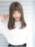 グレーベージュで透明感アップ