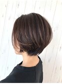 ミセスに人気の前下がりショートボブ