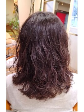 ブルーミングヘアー ミディアムレイヤーボブ