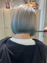 ヴィンスジオ 岐阜駅南(vince gio) シルバーとシアンのデザインカラー