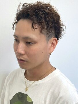 ラギッド 大野城店(RUGGED) スパイラルパーマ ブラウンカラー ツーブロック アップバング