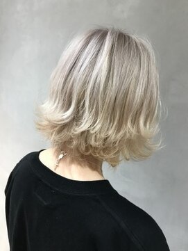 ジーナ(XENA) ホワイトベージュ