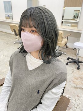 ニュート(Neut ) オリーブグリーン。