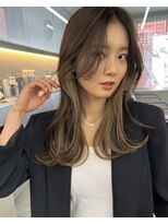 サイン 表参道(SIGN)&nbsp;レイヤーカットグレージュカラーデザインカラーシルキーベージュ