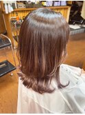 コーラルベージュ 外ハネミディ くびれスタイル