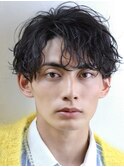 波巻きスパイラルセンターパート刈り上げマッシュ黒髪コンマヘア
