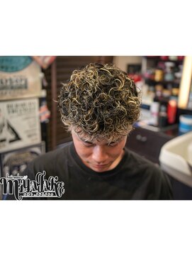 ヘアーサロン宮武 ホワイトメッシュ×前巻きパーマ