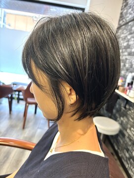 シフトヘア 耳かけショート