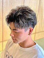 ヒュイル バイ ニアウ(Hwyl by Niau) かき上げセンターパートストレートパーマニュアンスパーマメンズ