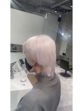 モニカ(MONIQA) ホワイト