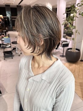 ステアケース 武蔵小杉店(stair:case) 大人ハイライトグレージュ外ハネショートウルフ耳かけ