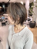 ステアケース 武蔵小杉店(stair:case) 大人ハイライトグレージュ外ハネショートウルフ耳かけ