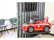 レイヘアーバイスマイルヘアー ナカノ(Rey hair by Smile hair)の雰囲気(お子様は車に乗ってDVDを見ながらカットできます/キッズカット)