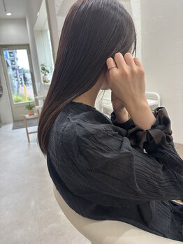 ユニ(uni.)の写真/大人女性のためのケアカラー◎こだわりの処理剤で髪に必要な栄養分を贅沢チャージ！