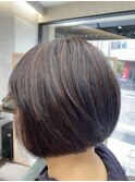 前下がりの段が入ったショートボブ