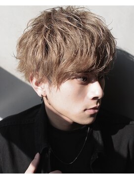 ソウス(SOURCE) ハイトーンアッシュベージュショートマッシュ【佐藤和弥】