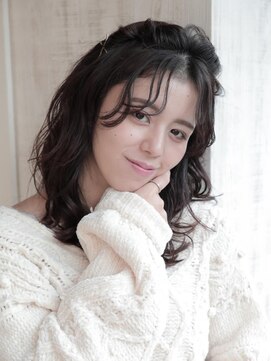 ウィスプ 赤羽店(wisp) かわいいねじりアレンジ♪*。