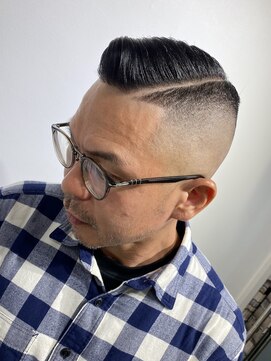 ドルクス 日本橋(Dorcus) 40代男性髪型東京バーバー日本橋スキンフェードパートスタイル